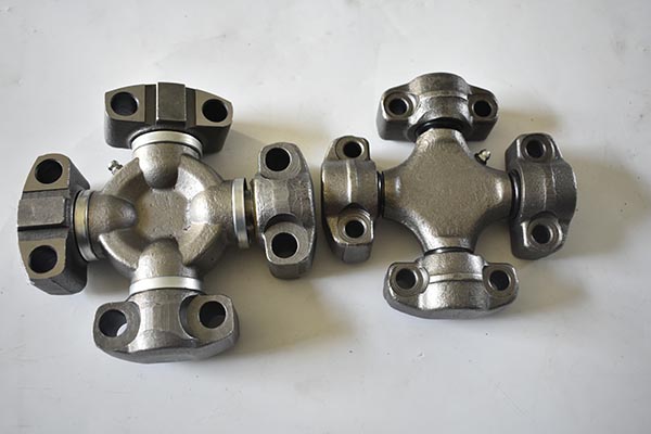 压路机传动轴万向节