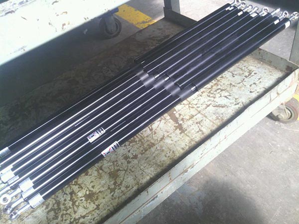 压路机后机盖气弹簧