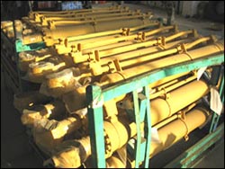 小松挖掘机油缸